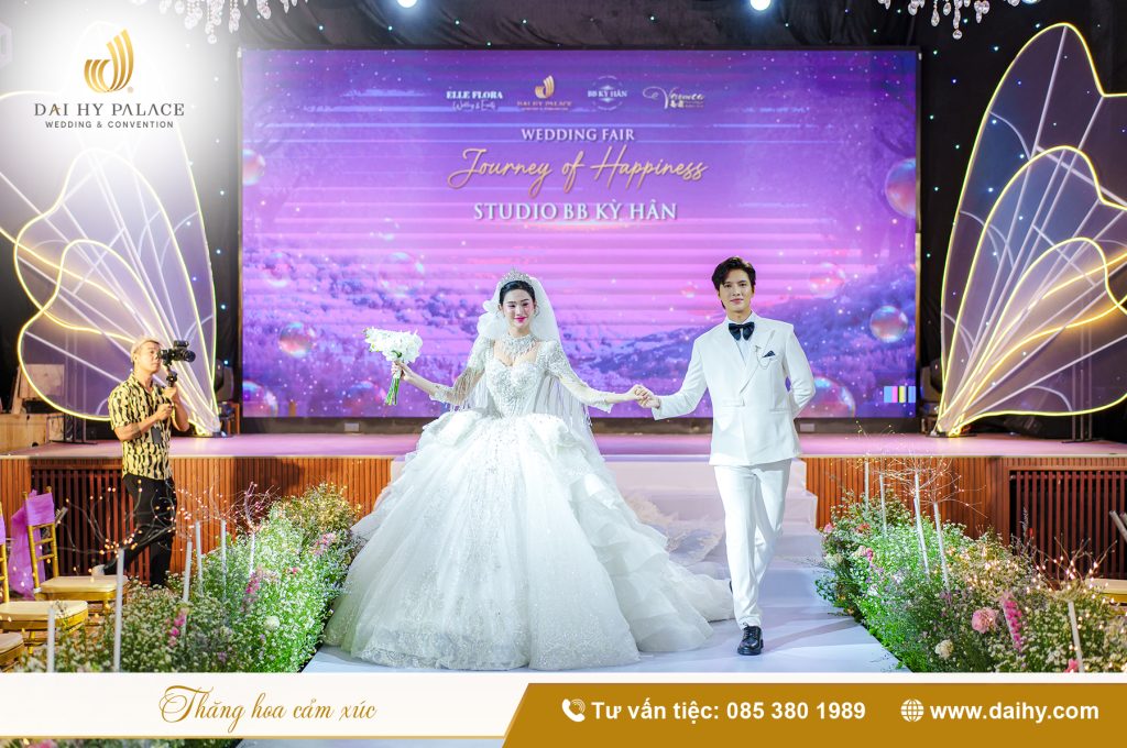 Trình Diễn Bộ Sưu Tập Áo Cưới - Vét Cưới Lộng Lẫy Từ BB Kỳ Hân.