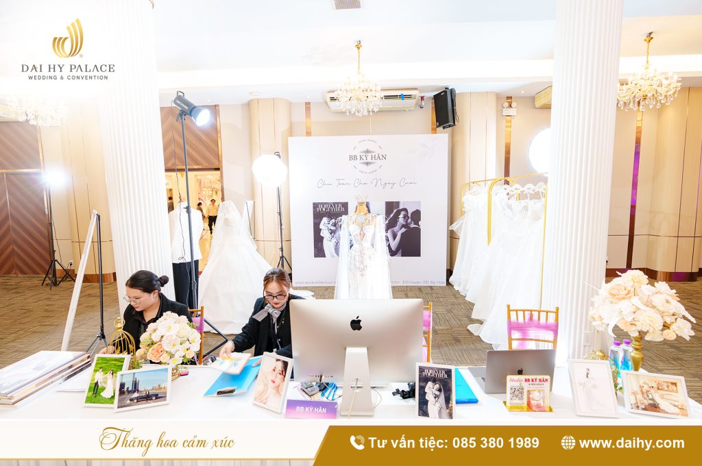 Workshop Trải Nghiệm Trang Điểm Cô Dâu, Thử Váy, Tạo Dáng Chụp Ảnh Tại Triển Lãm Cưới 2025 Tại Đại Hỷ Palace.