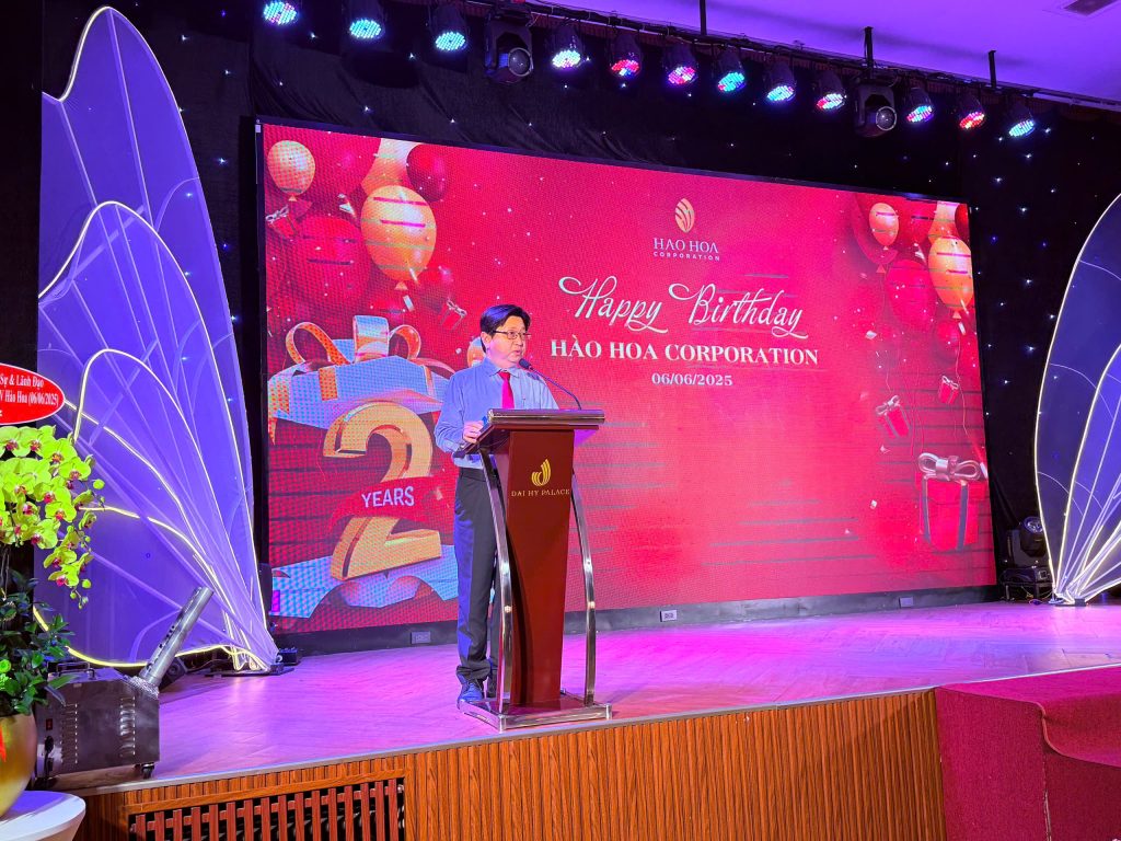 Đại Diện Ban Lãnh Đạo Công Ty Phát Biểu Với Những Lời Chia Sẻ Đầy Cảm Xúc Và Cam Kết Đồng hành Cùng Tập Thể Trong Chặng Đường Phía Trước.