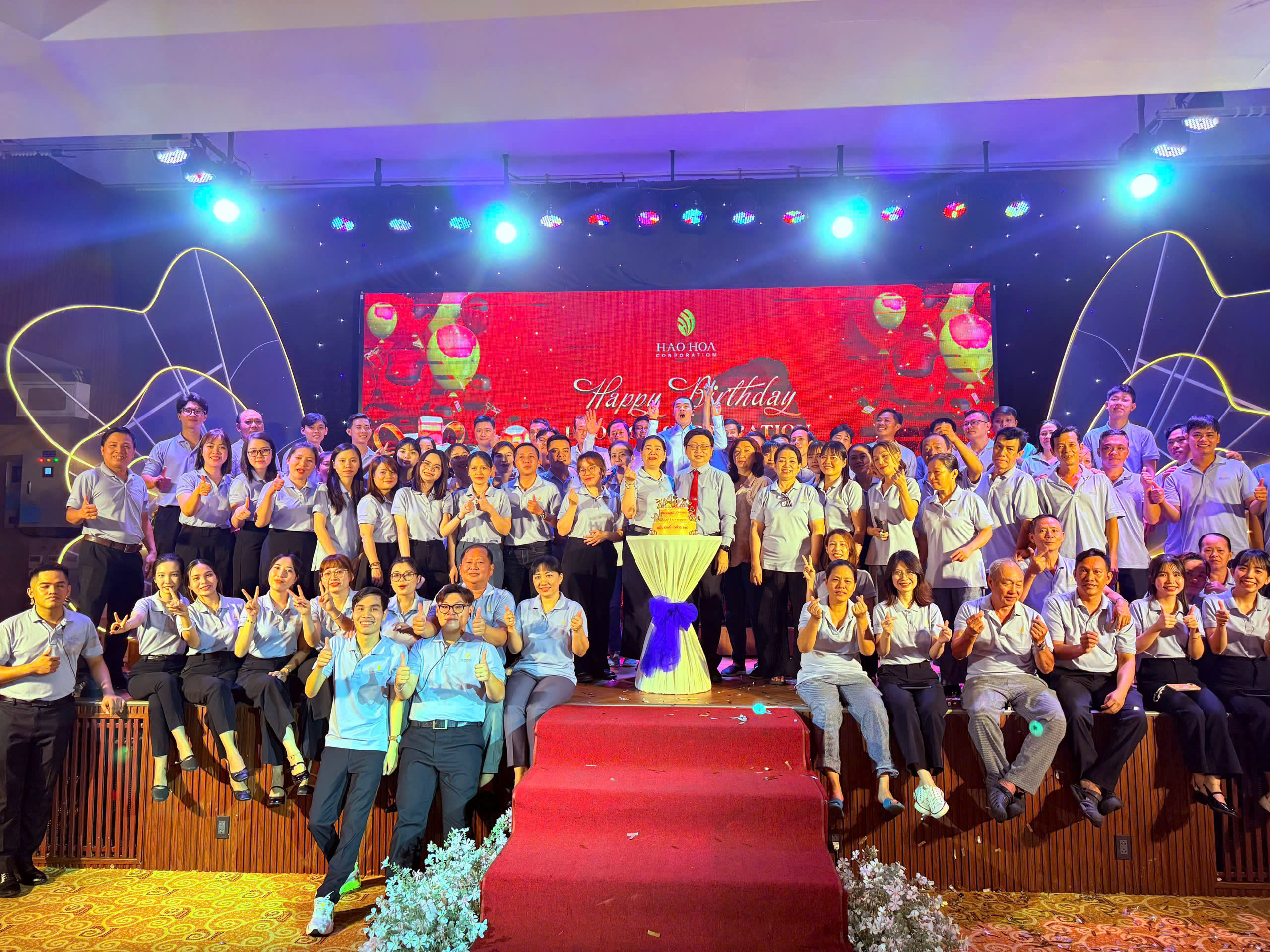 Buổi Tiệc Sinh Nhật Được Tổ Chức Trang Trọng Với Sự Hiện Diện Của Ban Lãnh Đạo, Toàn Thể Nhân Viên Và Các Vị Khách Mời Thân Thiết.