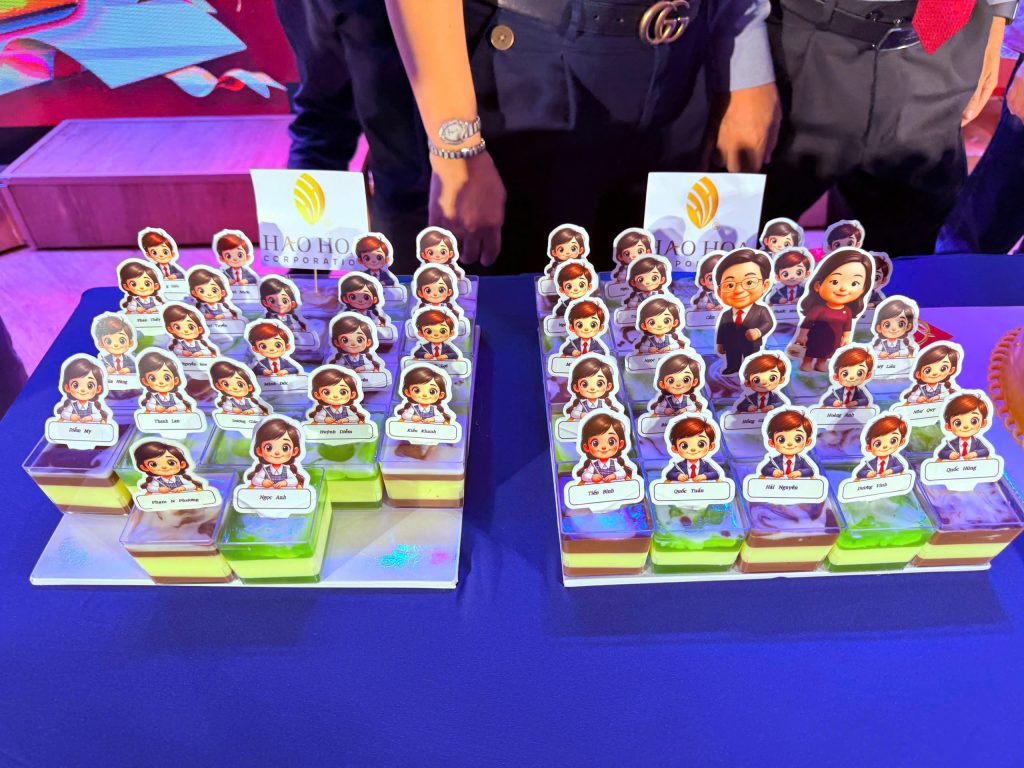 Những Hoạt Động Vui Nhộn Càng Khiến Buổi Tiệc Thêm Phần Rộn Ràng Và Vui Vẻ Hơn.