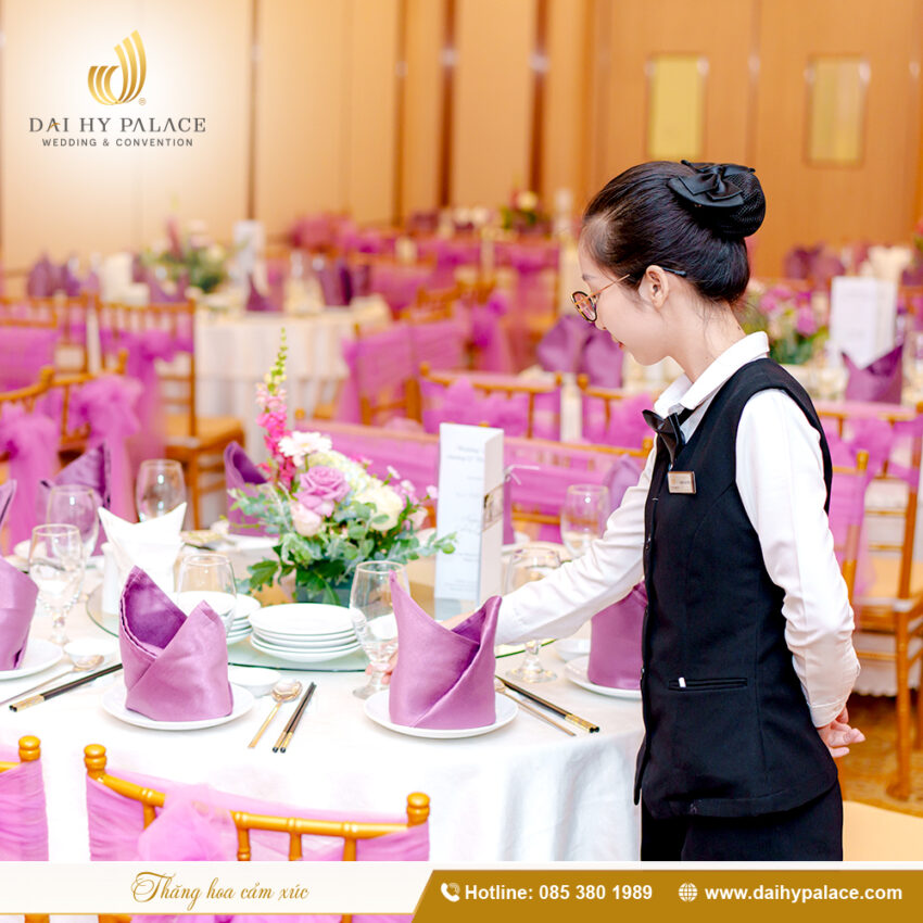   Đội Ngũ Nhân Viên Chuyên Nghiệp, Hỗ Trợ Tận Tâm Suốt Cả Buổi Tiệc