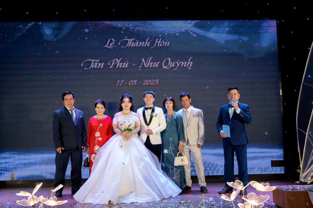 Gửi Lời Cảm Ơn Trực Tiếp Trên Sân Khấu