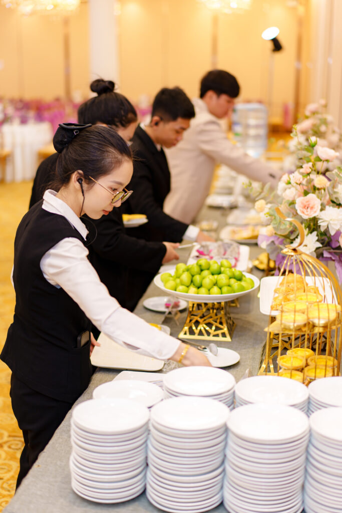 Đội Ngũ Nhân Viên Chuyên Nghiệp Và Tận Tình