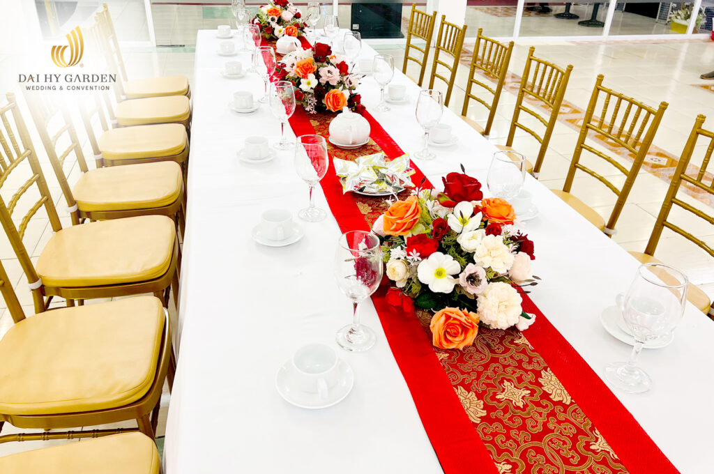 Lễ Gia Tiên Bao Gồm Các Bước Chuẩn Bị Bàn Thờ Tổ Tiên, Lễ Vật Cúng, Đèn Nến, Hương Hoa...