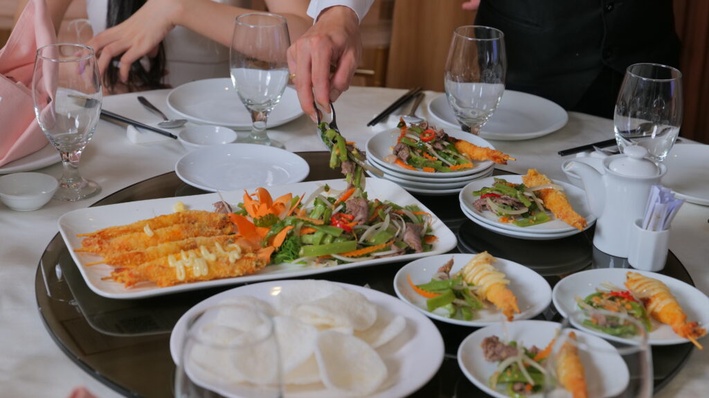 Nên Thử Món Trước Khi Chốt Thực Đơn Cưới