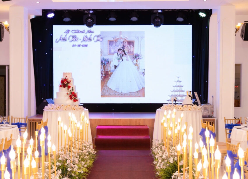 Sảnh Tiệc Cưới Với Sân Khấu Hiện Đại
